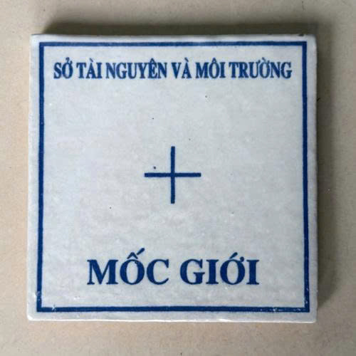 Mốc sứ vuông trắc địa